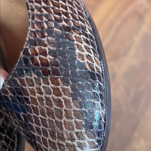 Like new Anne Klein Brown Snake Pattern Heels - Picture 15 of 16
